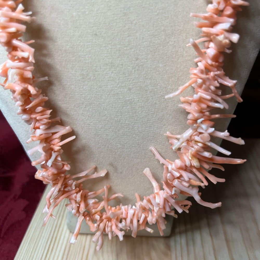Angel skin branch Coral Vintage Necklace
